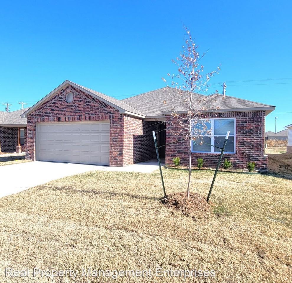 1411 Chuck Wagon Dr - Photo 2 of 27