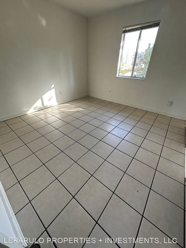 207 Lovelace Drive - Photo 3 of 7