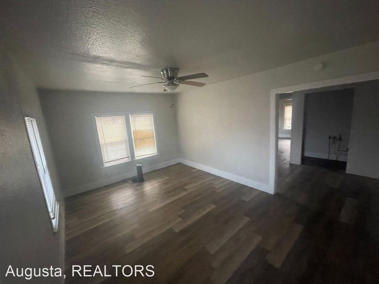 111/113 N. Nueces - Photo 3 of 13