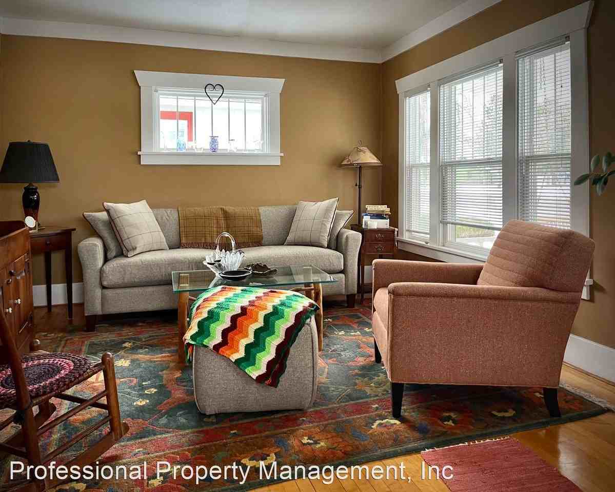 741 Brooks St - Photo 3 of 11