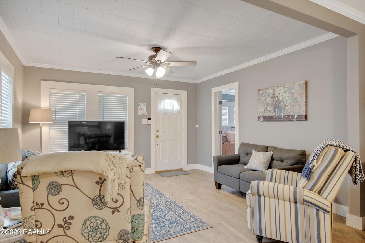 1006 Jackson Ave - Photo 3 of 15