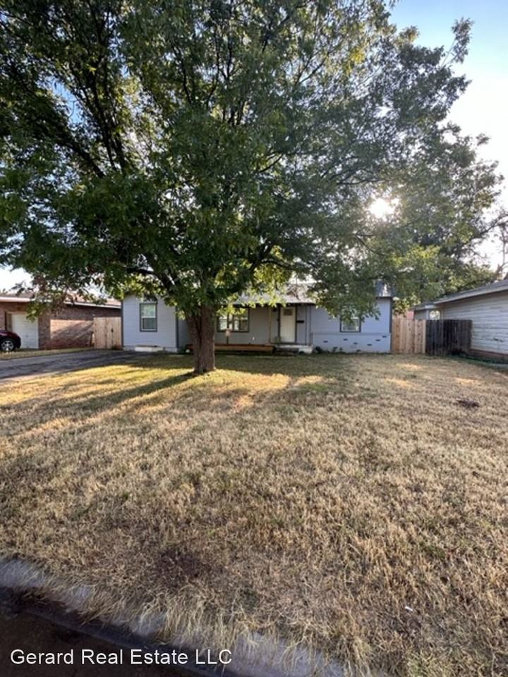 641 Woodlawn Dr - Photo 2 of 24