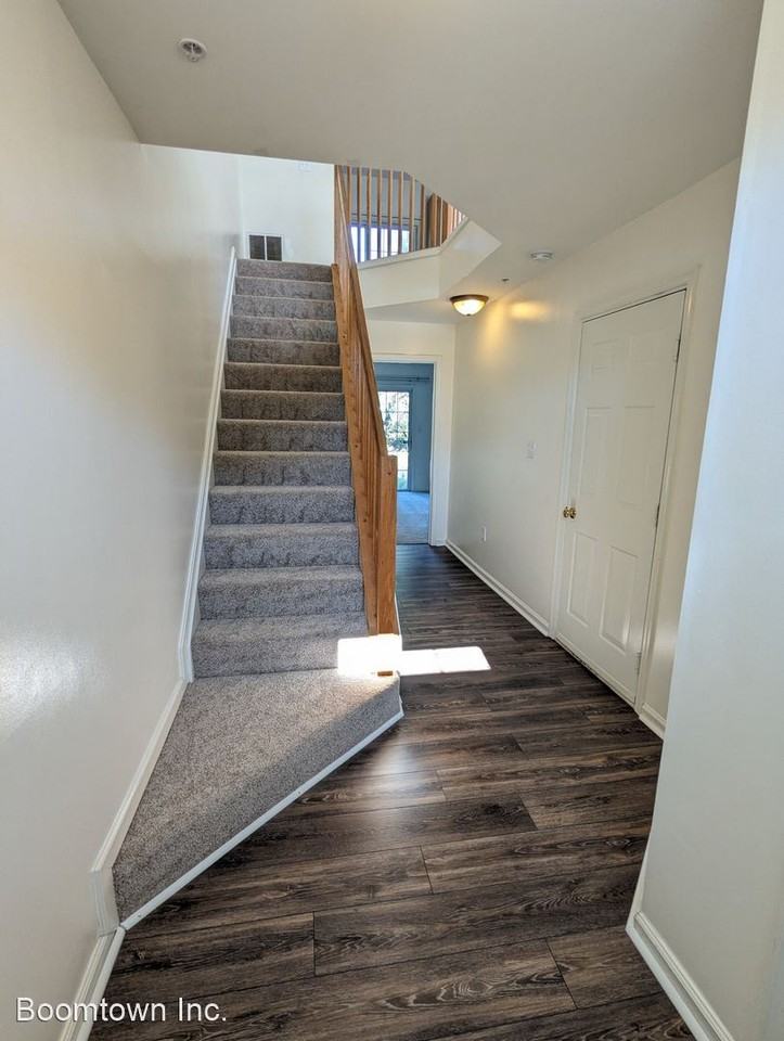 905 Turning Point Ct - Photo 2 of 50