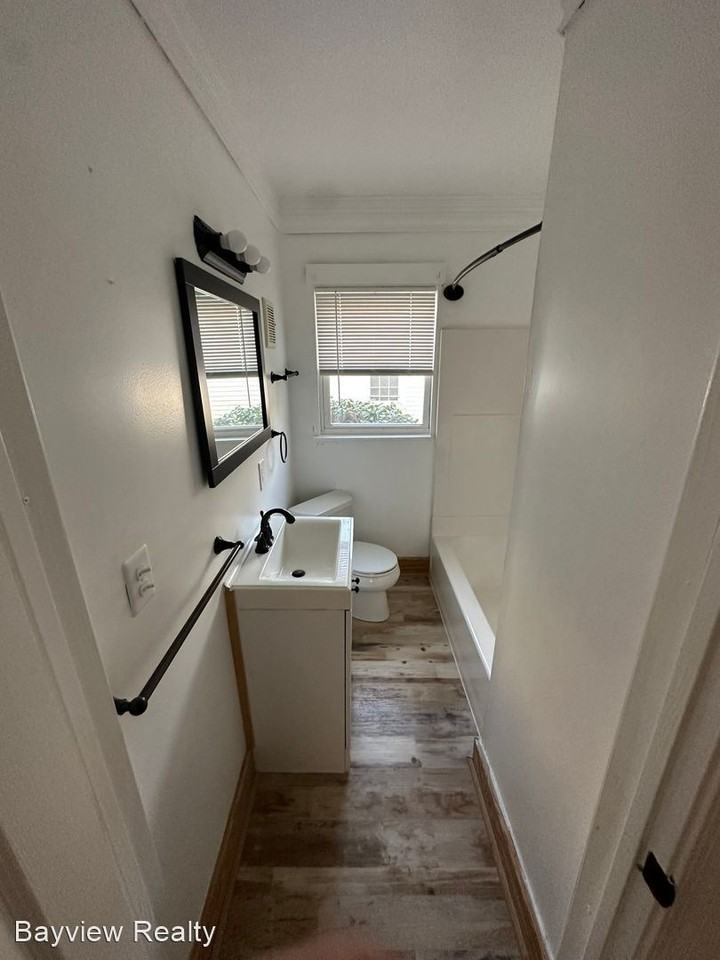 122 E Leicester Ave - Photo 2 of 13