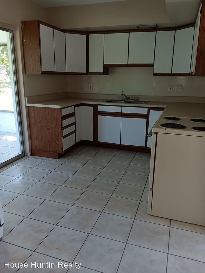 5102 Allamanda Dr - Photo 2 of 9