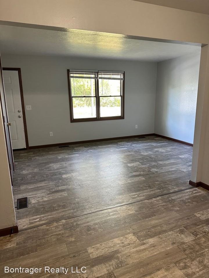 301 E. Palm Drive - Photo 3 of 7