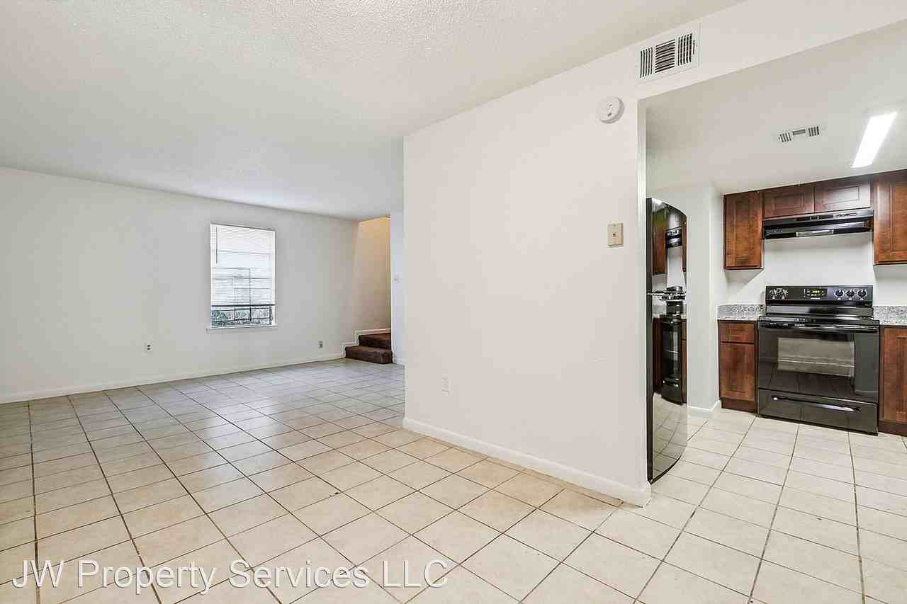 312 Ruby St. - Photo 3 of 13