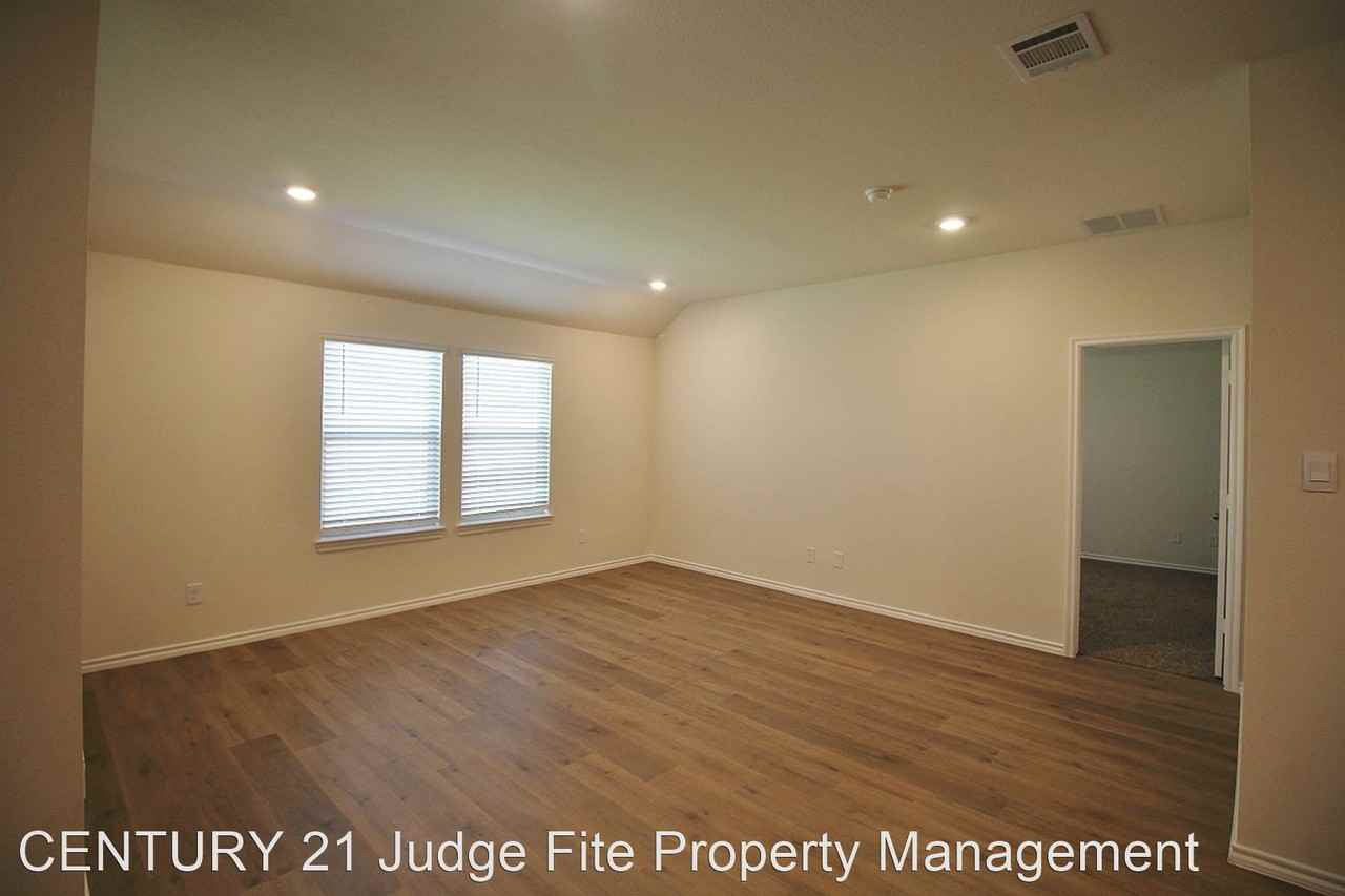 1622 Knoll Crest Dr - Photo 2 of 11