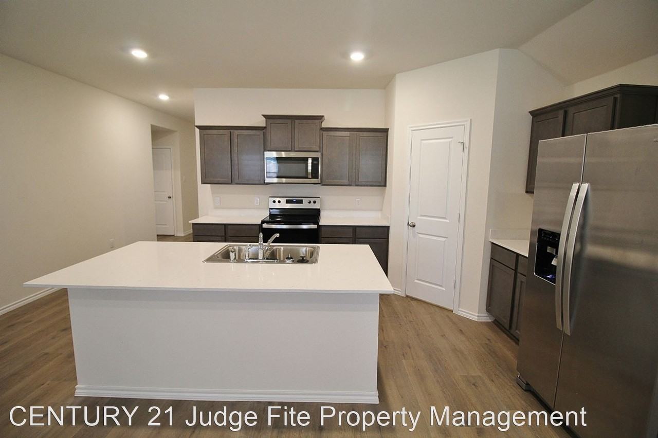 1622 Knoll Crest Dr - Photo 3 of 11