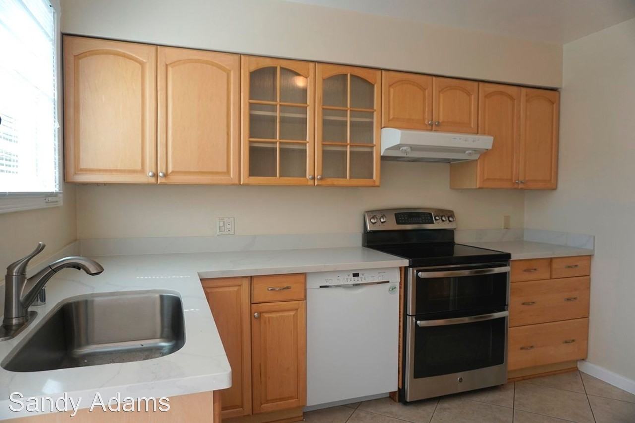 2884 South Ct - Photo 2 of 17