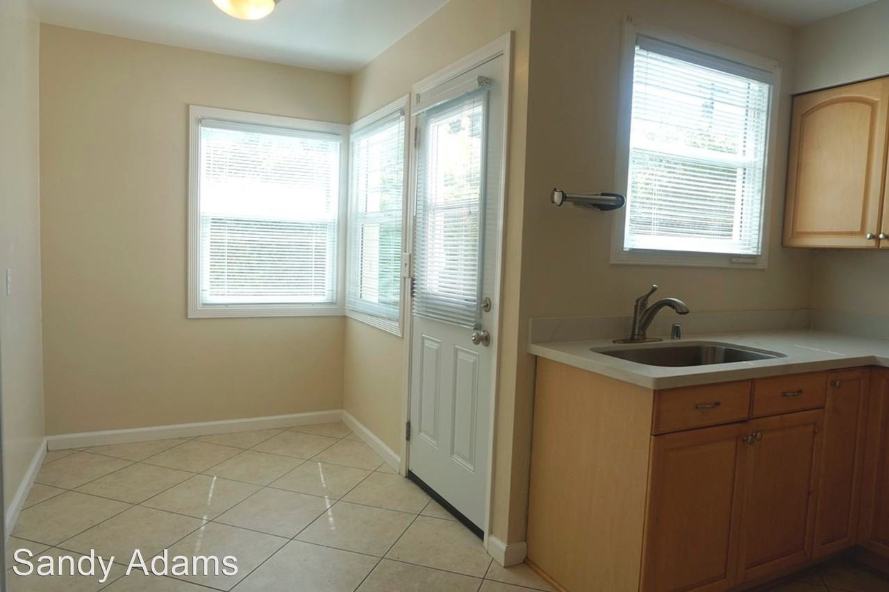 2884 South Ct - Photo 3 of 17