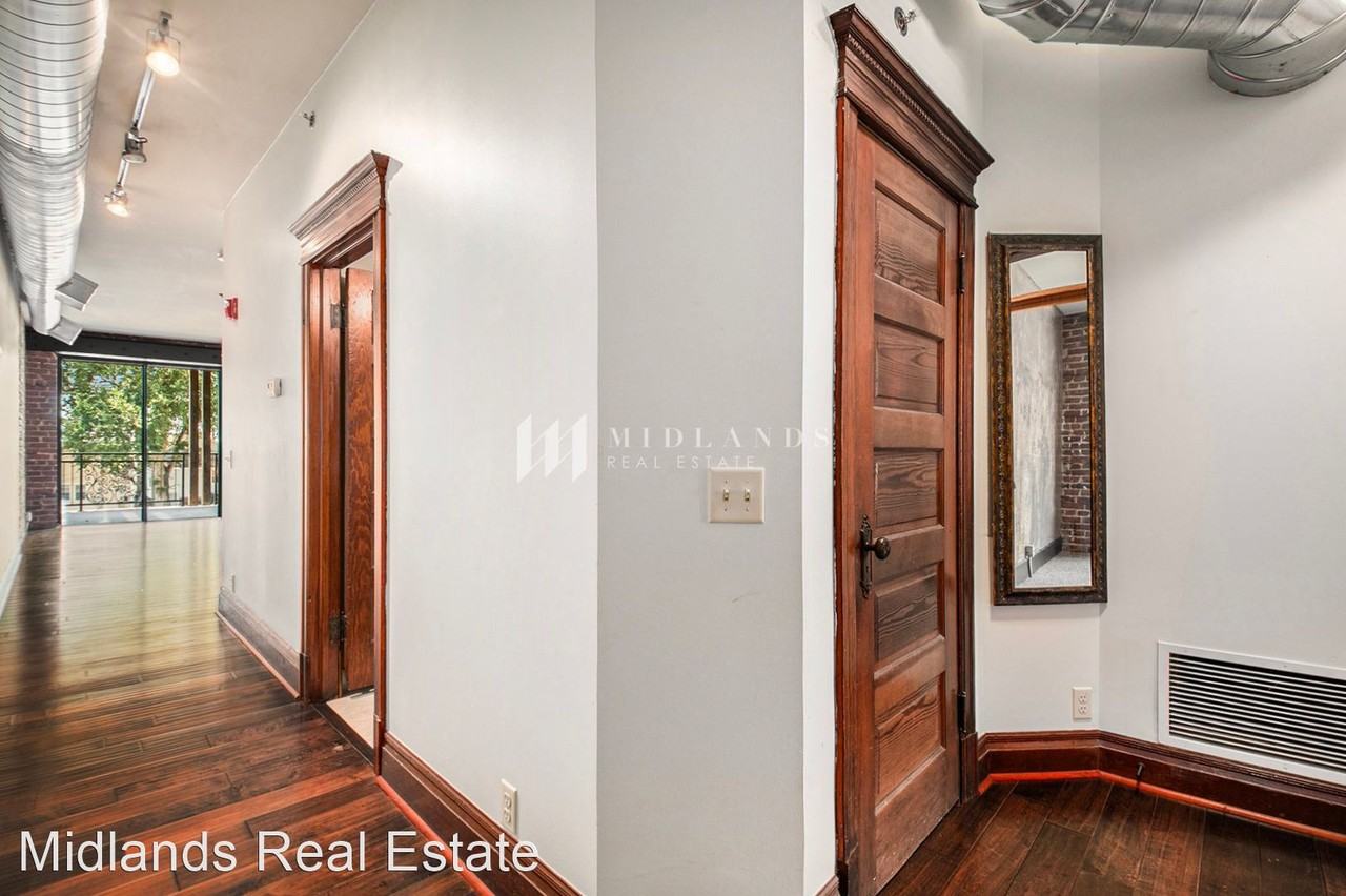 1115 S 10th St #11 - Photo 3 of 17