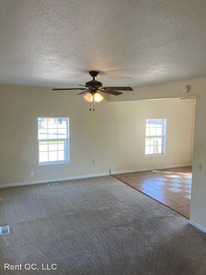 1803 43rd St - Photo 2 of 14