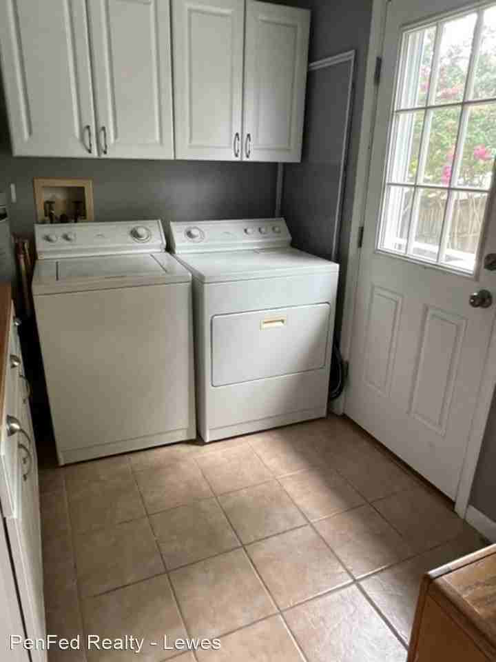 411 Paynter Ave - Photo 3 of 29