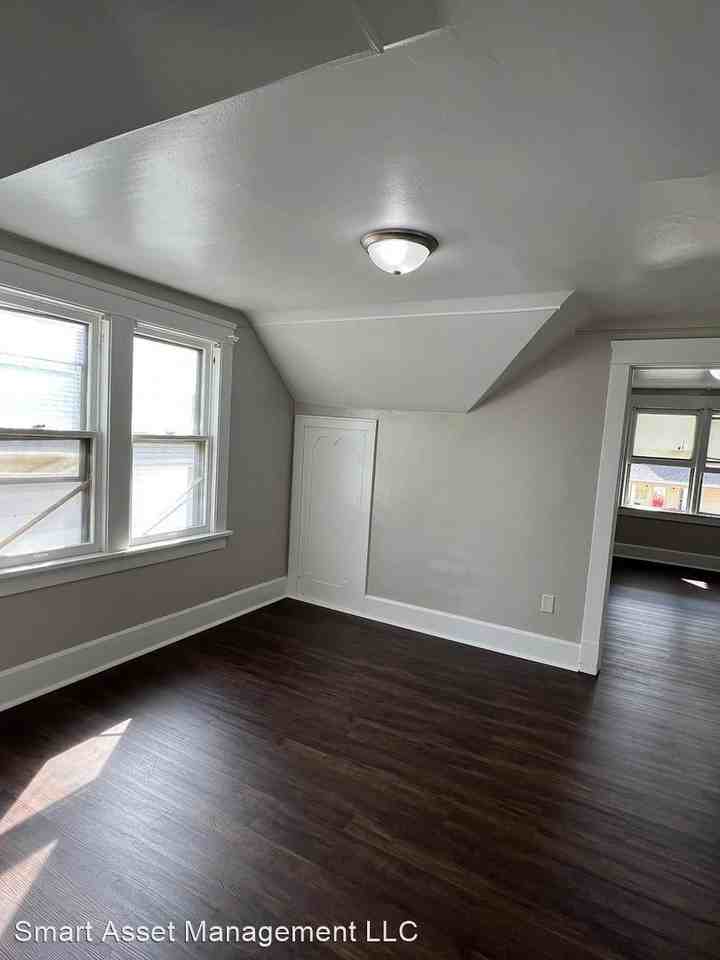 2113 Blake Ave. - Photo 3 of 13