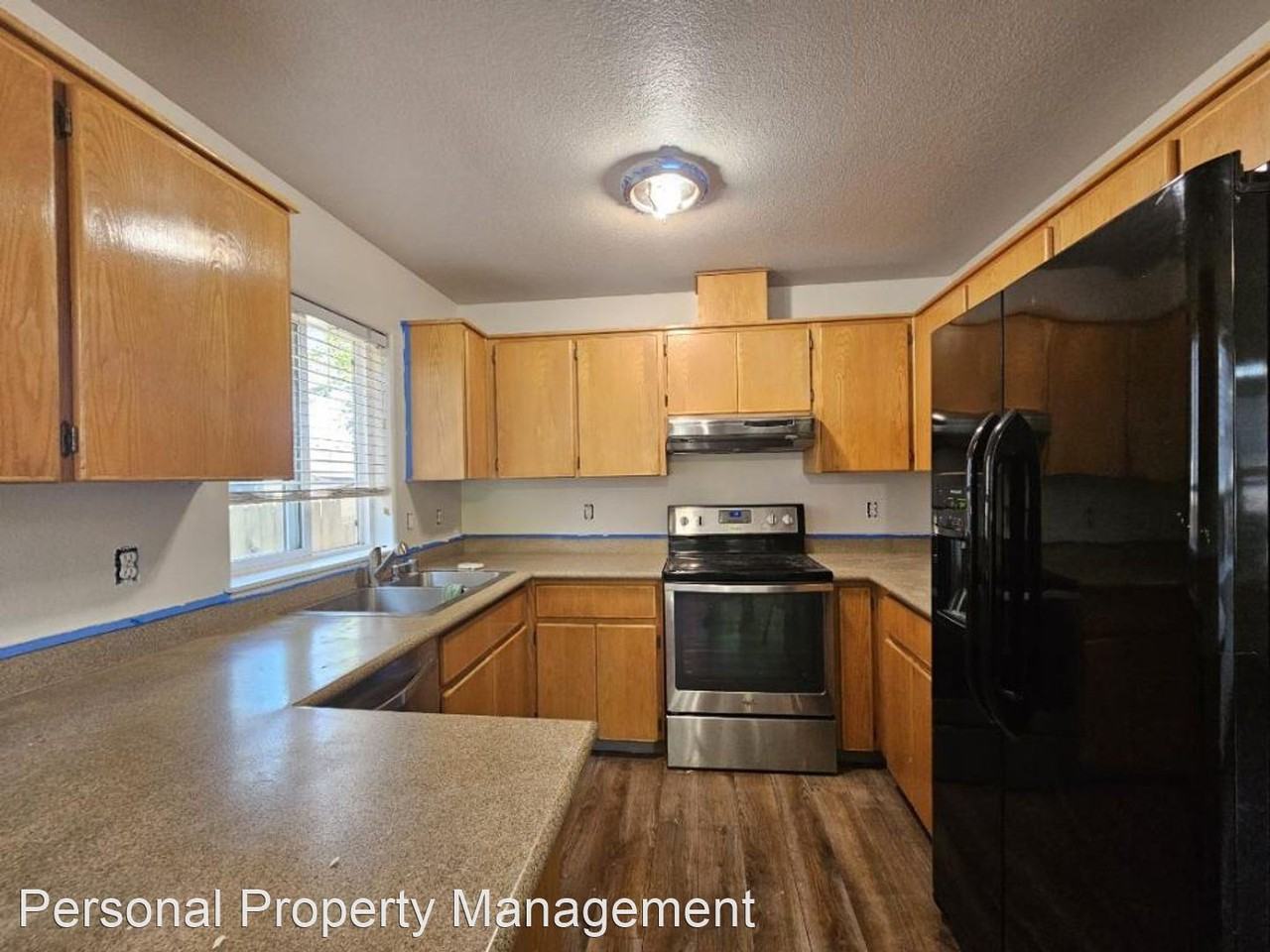 1210 W 22nd St - Photo 3 of 14