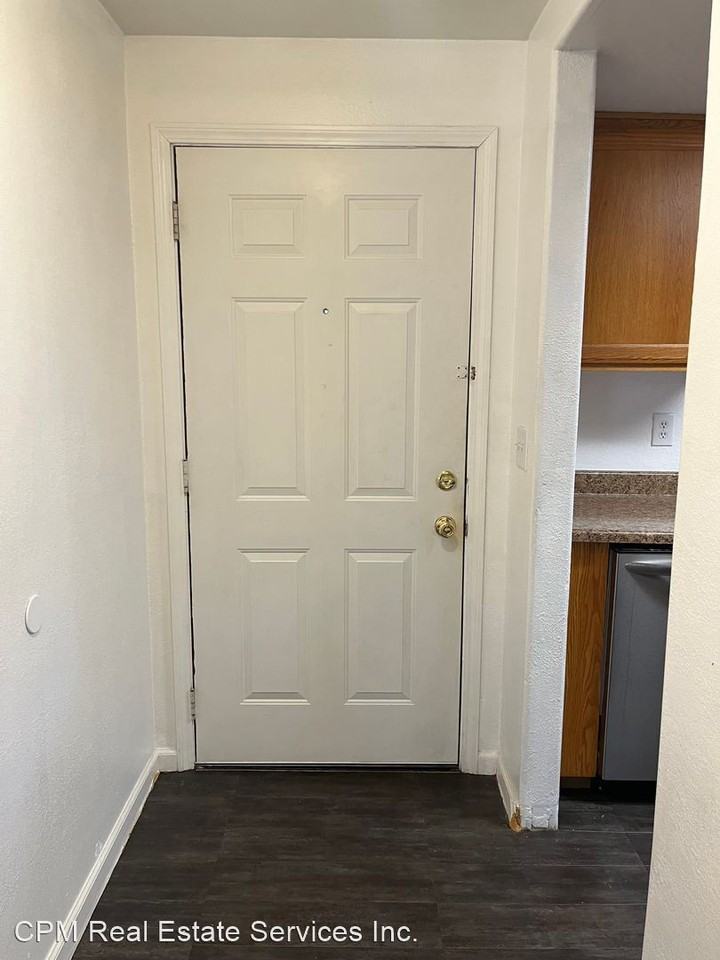 3003 & 3005 Sheraton Court - Photo 3 of 15