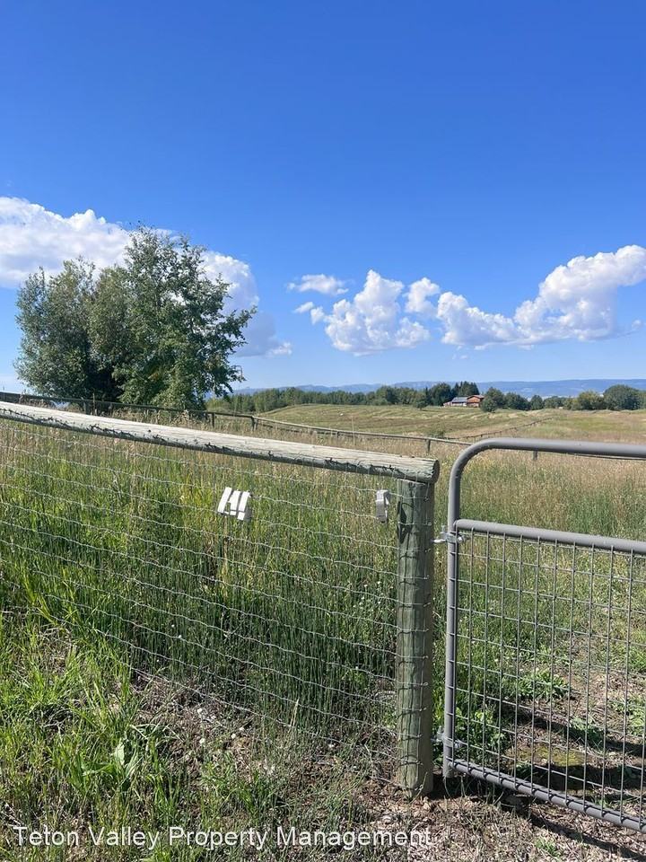 345 E Bustle Creek Dr - Photo 2 of 17