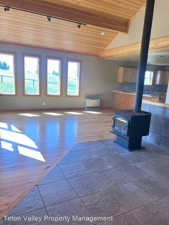 345 E Bustle Creek Dr - Photo 3 of 17