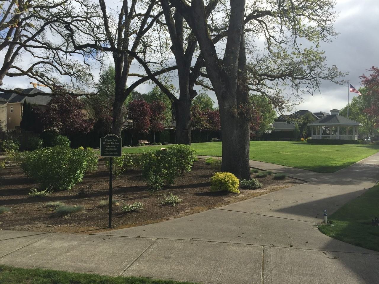 586 Ne 60th Ave - Photo 2 of 15