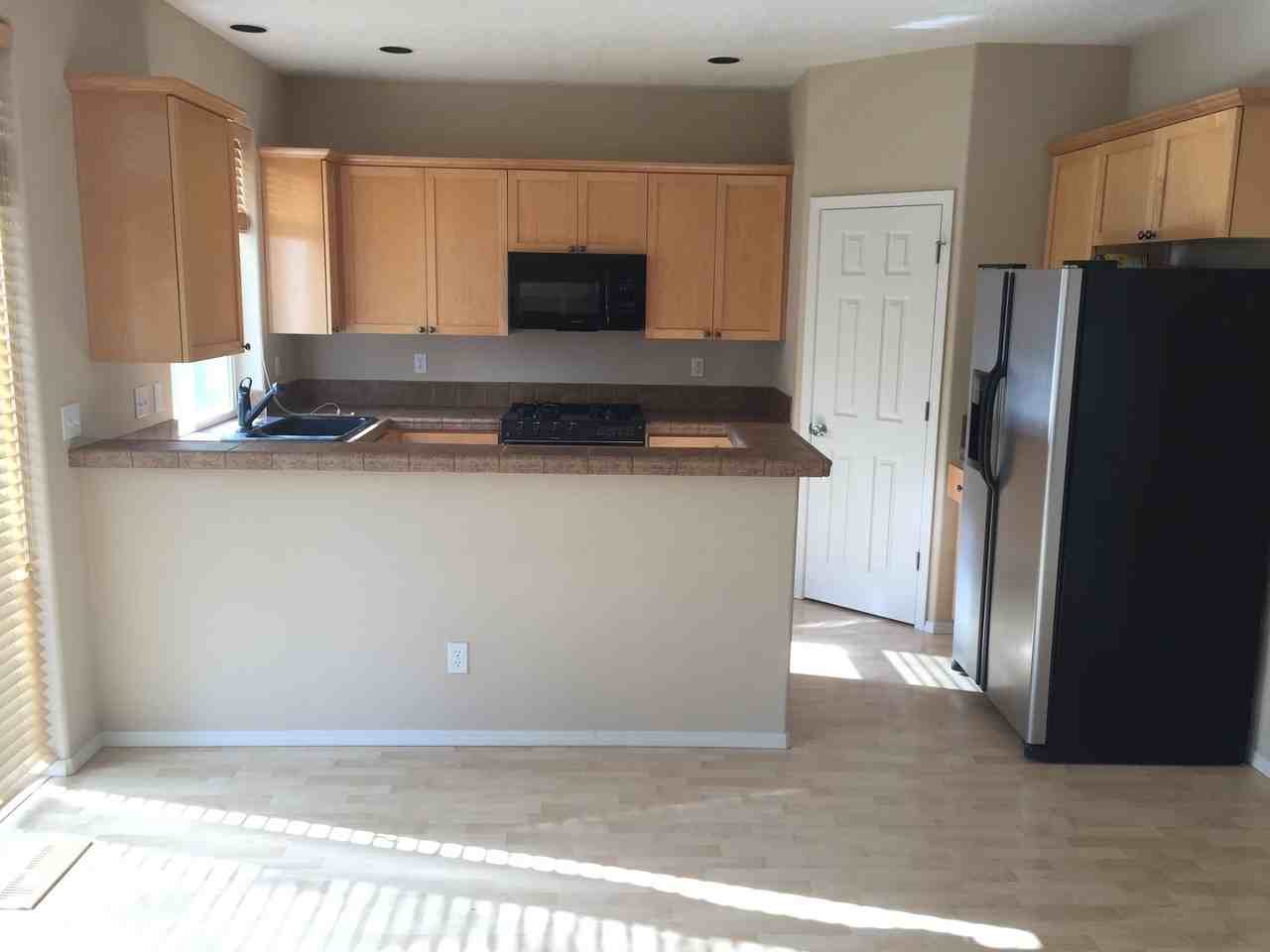 586 Ne 60th Ave - Photo 3 of 15