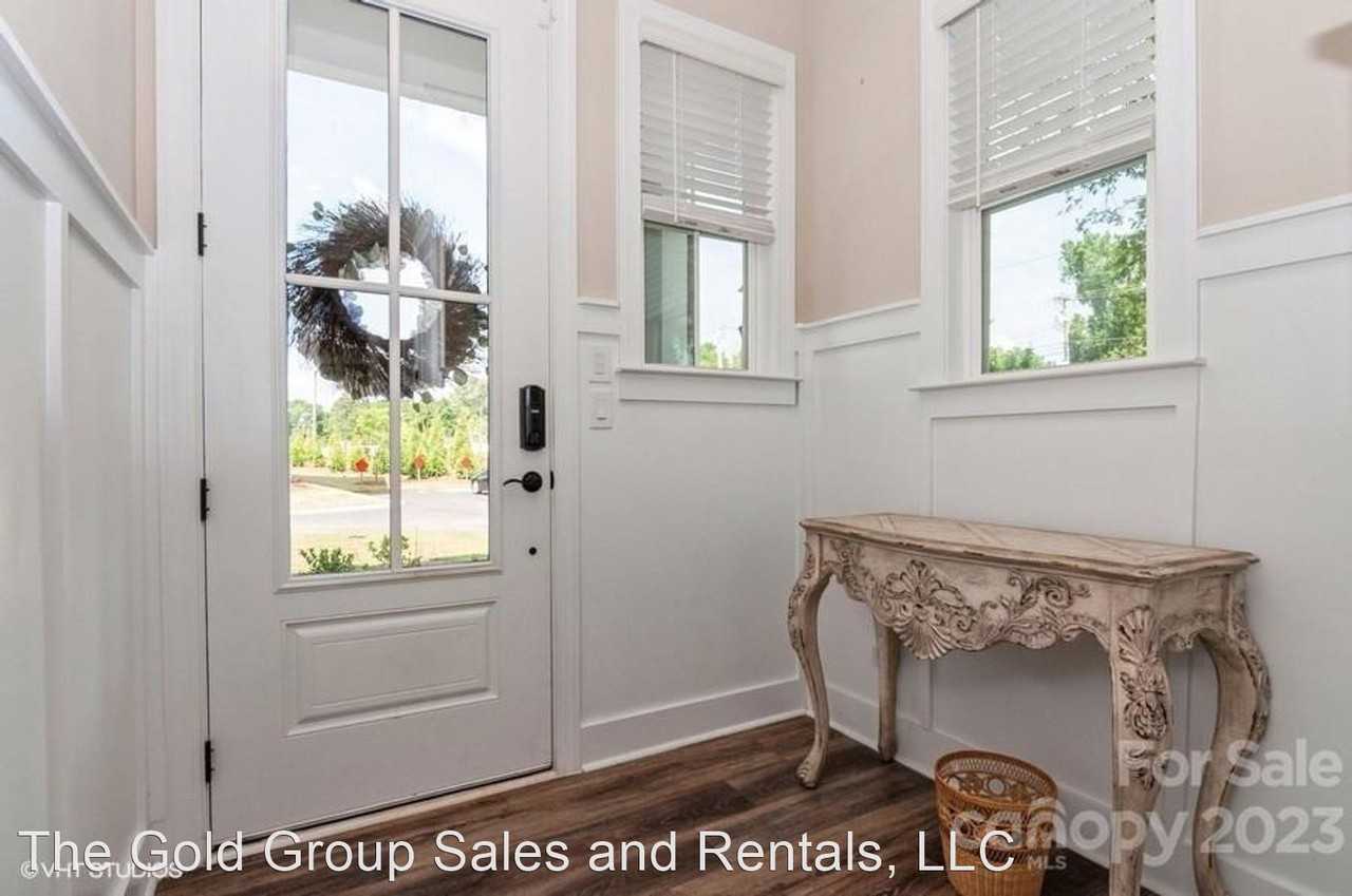4136 Merkland Ln - Photo 2 of 32