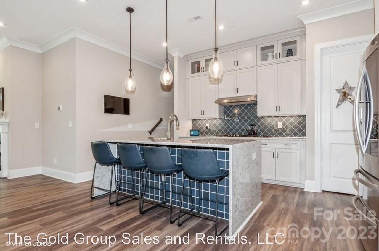 4136 Merkland Ln - Photo 3 of 32