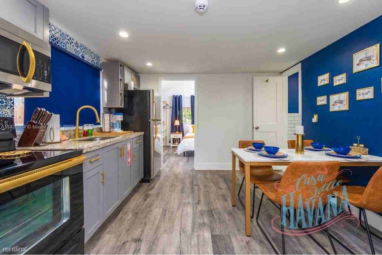 985 Sw 9th St #2 - Photo 2 of 14