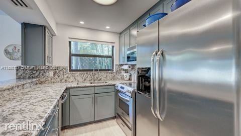 2937 Center St - Photo 2 of 8