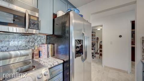 2937 Center St - Photo 3 of 8