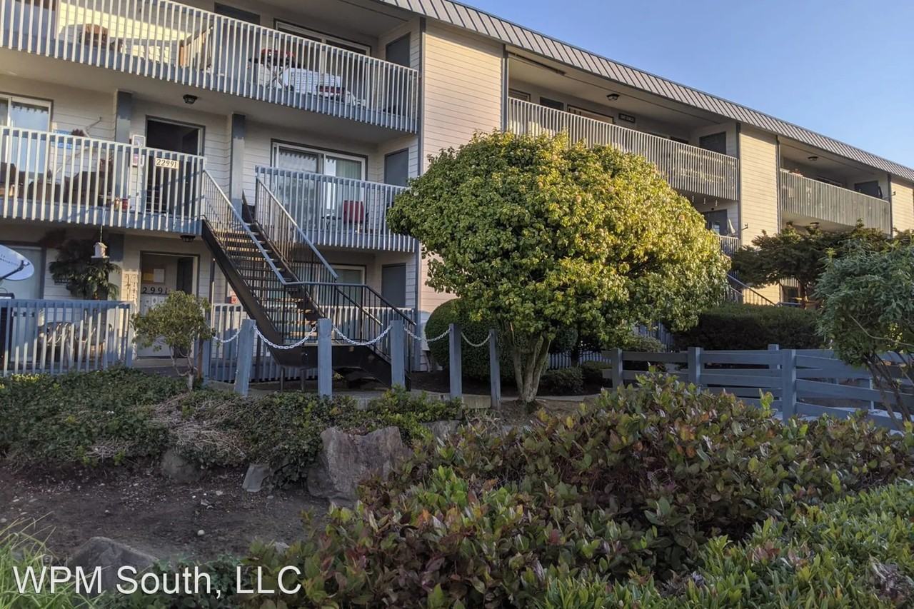 22991 Marine View Dr S - Photo 2 of 10