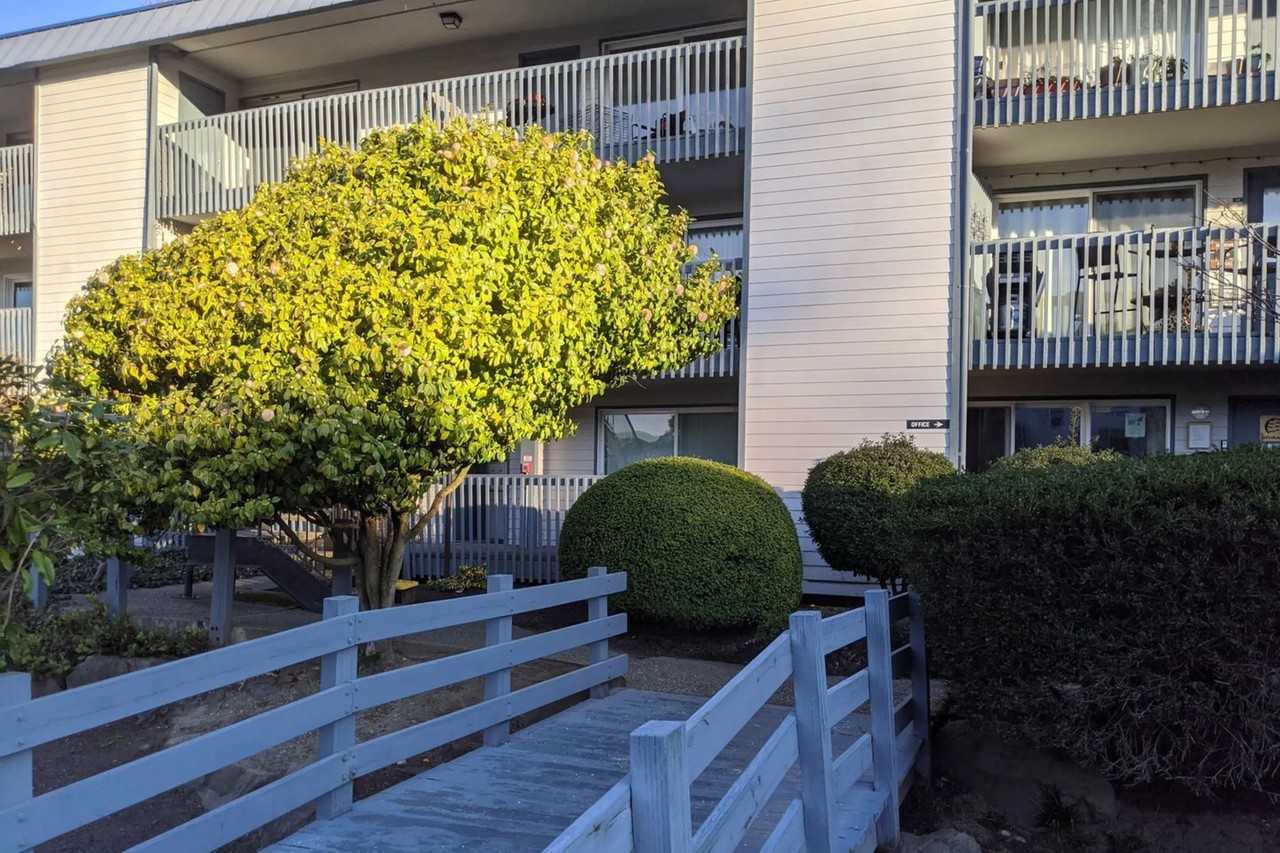 22991 Marine View Dr S - Photo 3 of 10