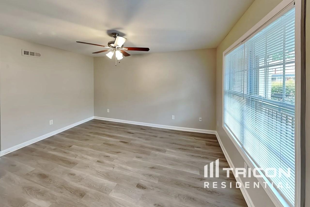 402 402 W I Parkway Dallas GA - Photo 2 of 11