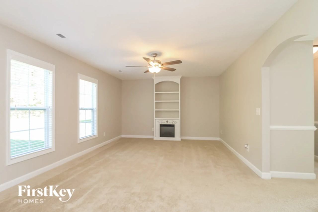 1647 Crestlawn Trl - Photo 2 of 12