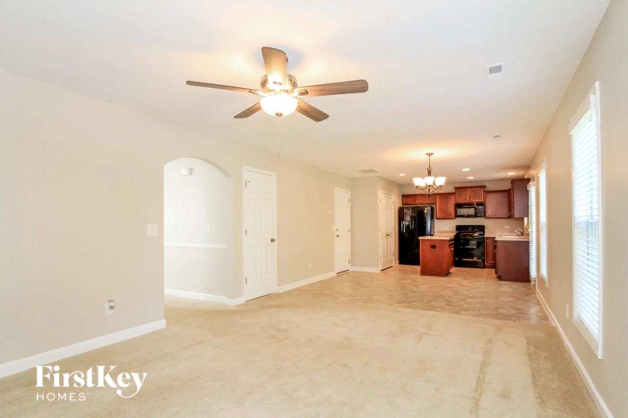 1647 Crestlawn Trl - Photo 3 of 12
