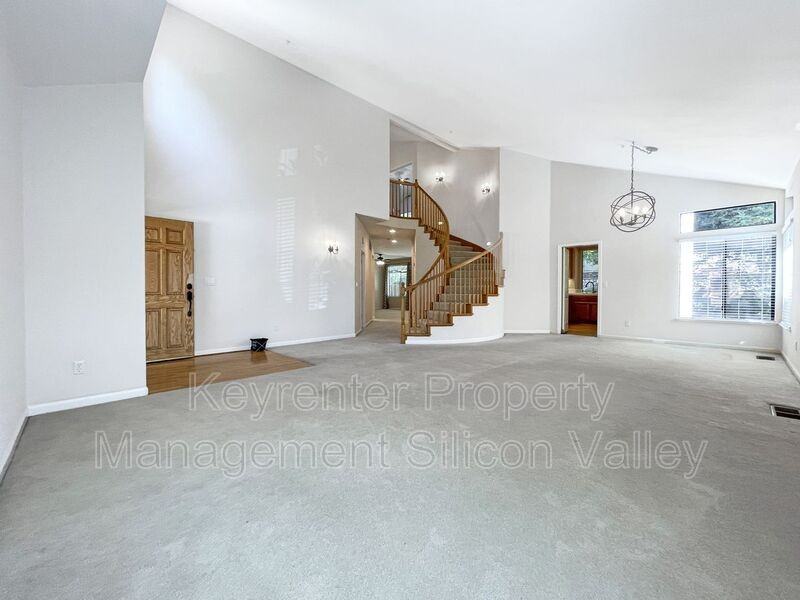 16580 Trail Dr - Photo 3 of 33