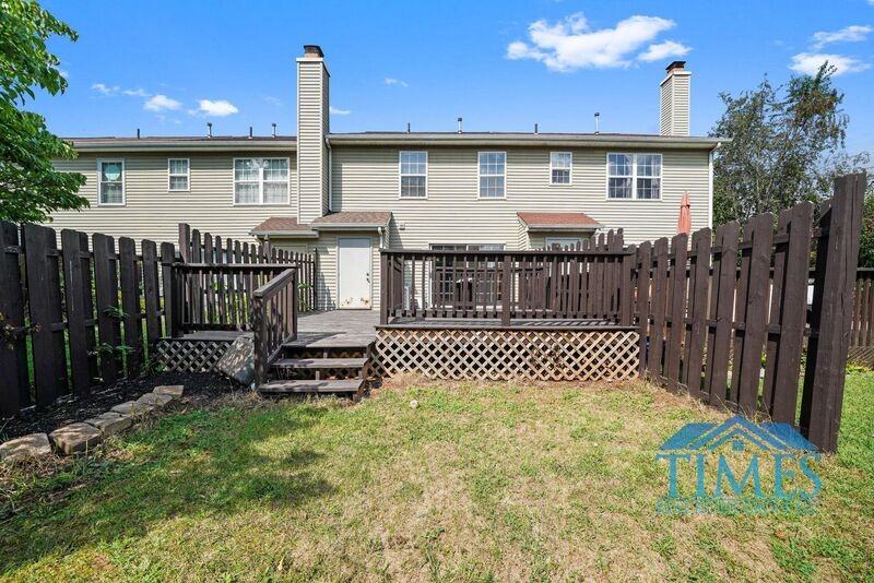 142 Hawthorne Ct - Photo 3 of 31