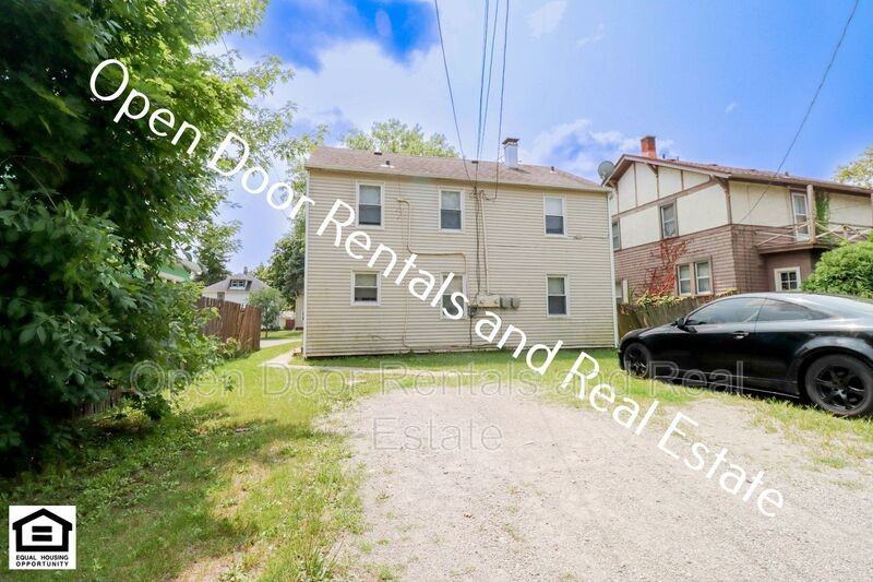 418 1/2 W Rudisill Blvd - Photo 2 of 9