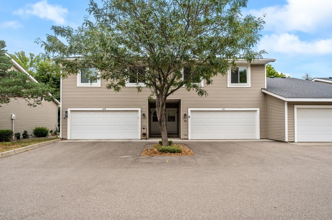 411 Whispering River Ln - Photo 3 of 45