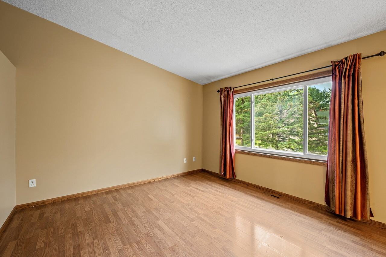 411 Whispering River Ln - Photo 7 of 45