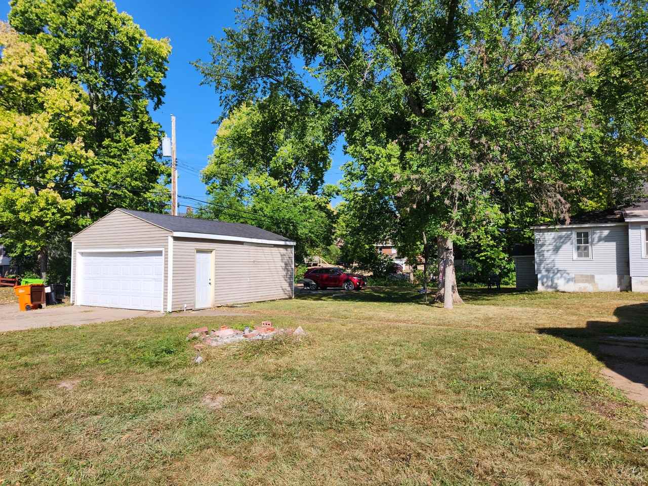 528 Niagara St - Photo 2 of 10