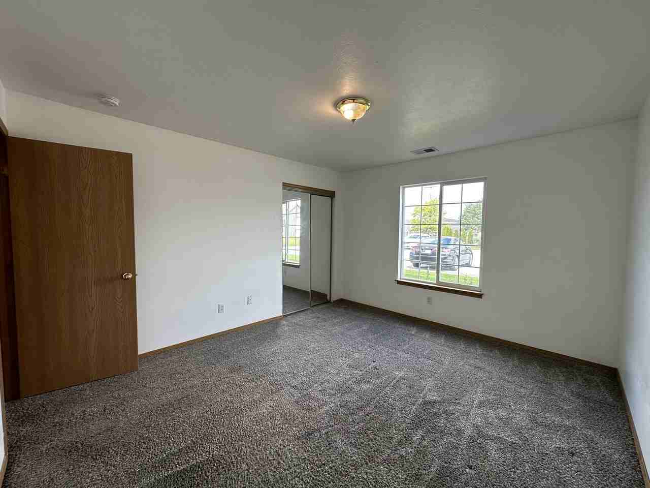 1510-1516 W 86Th Ln - Photo 2 of 15