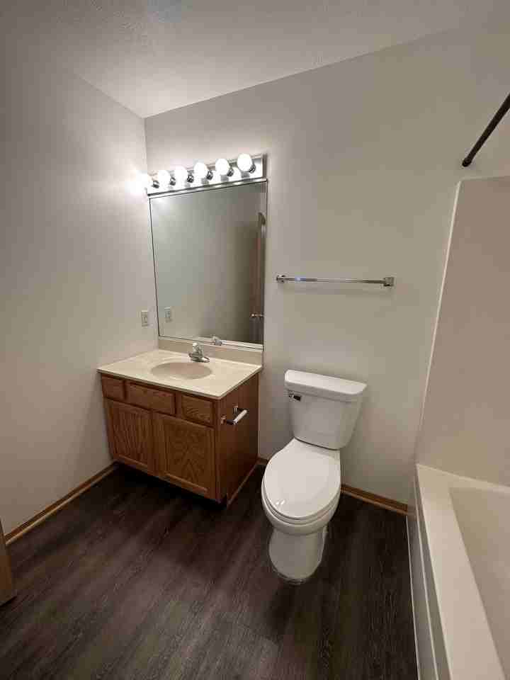 1510-1516 W 86Th Ln - Photo 3 of 15