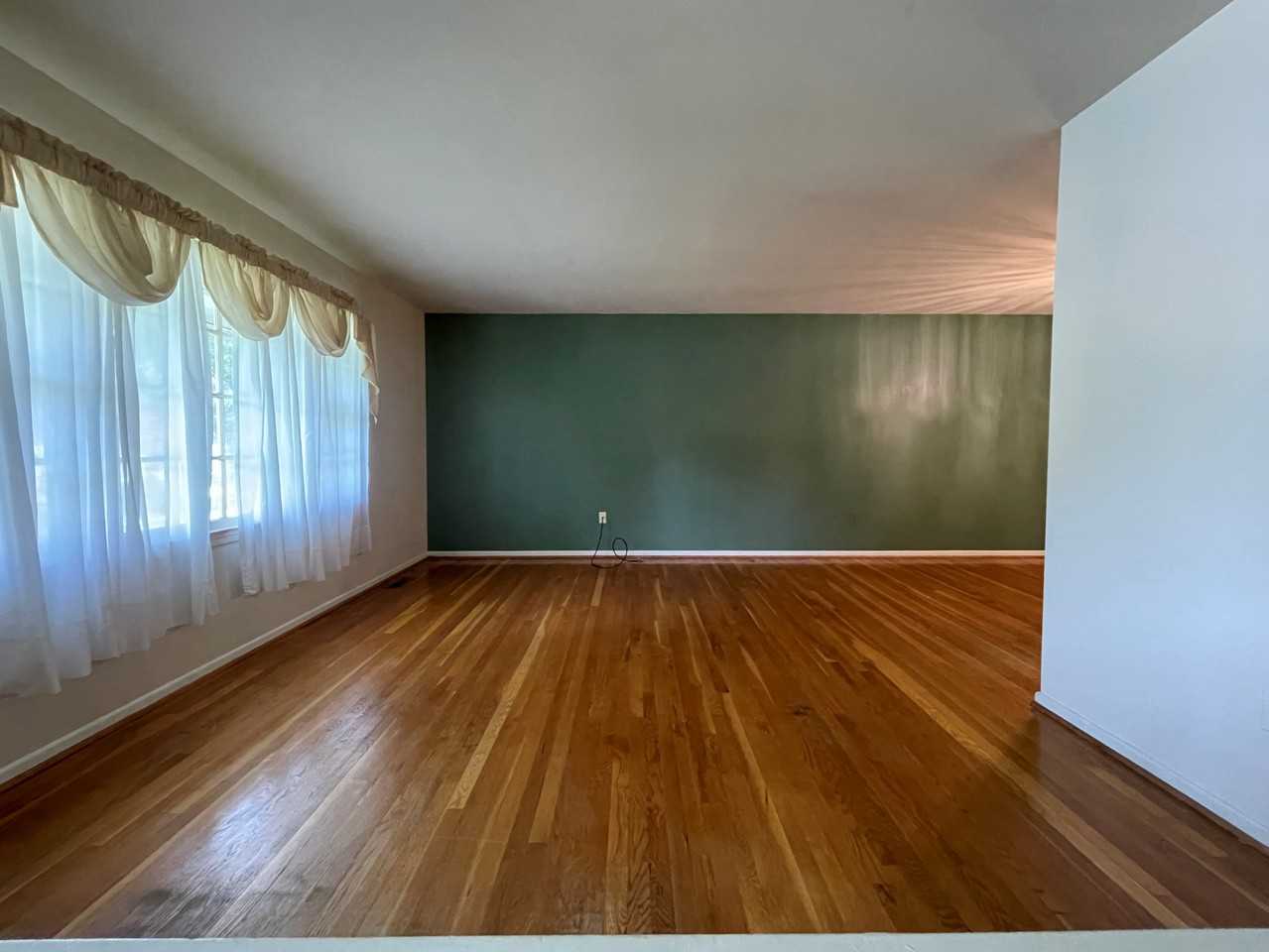8811 Higdon Dr - Photo 2 of 10