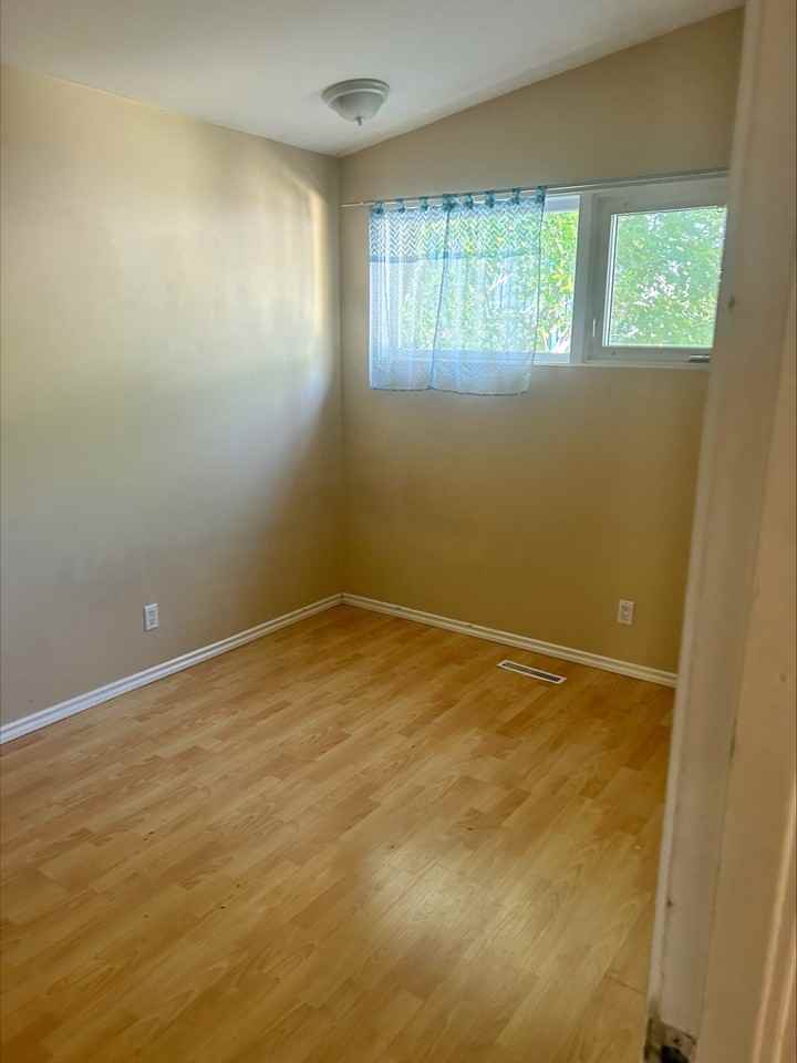 1114 Lakeview Dr S - Photo 3 of 10