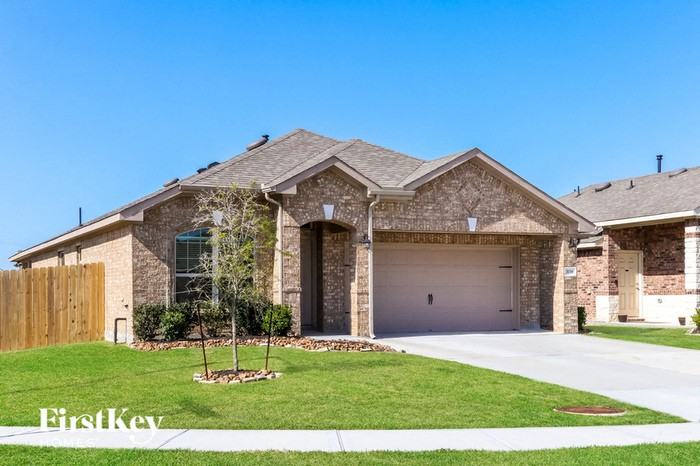 3118 Zachary Bay Ln - Photo 2 of 15