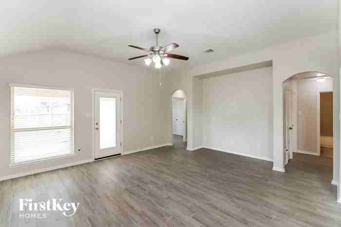 3118 Zachary Bay Ln - Photo 3 of 15