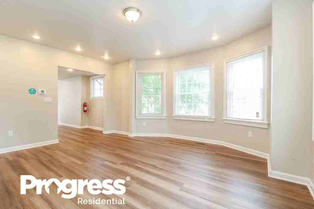 314 3rd St #1 - Photo 3 of 16