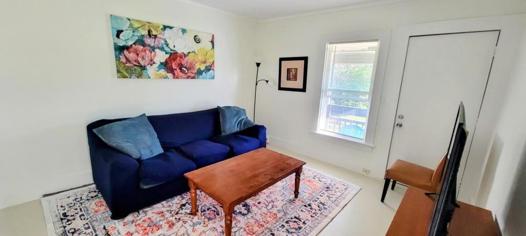 3537 Washington Ave - Photo 4 of 18