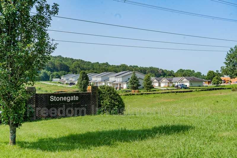 120 Stone Gate Cir - Photo 2 of 20